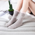 2019 Vente chaude à la maison velours corail sommeil chaud femmes chaussettes floues